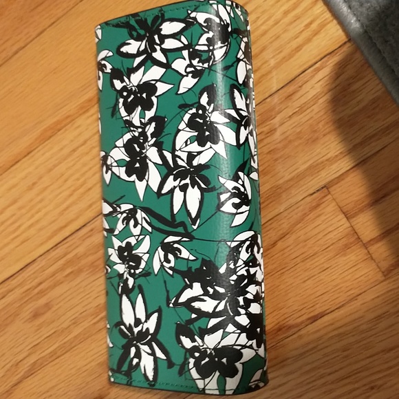 Henri Bendel Green Floral Sunglasses Clutch - Picture 4 of 7